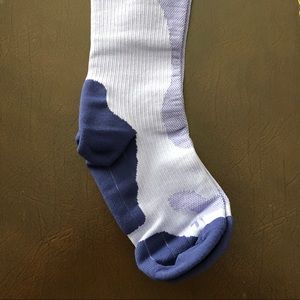 2XU ladies socks Small